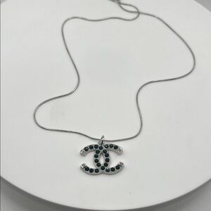 120. Elegant Designer Green and Silver Necklace